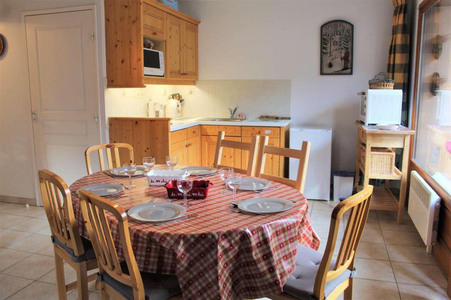 Holiday in mountain resort 3 room apartment 6 people (590-0008) - Résidence l'Ourson I - Vars - Table