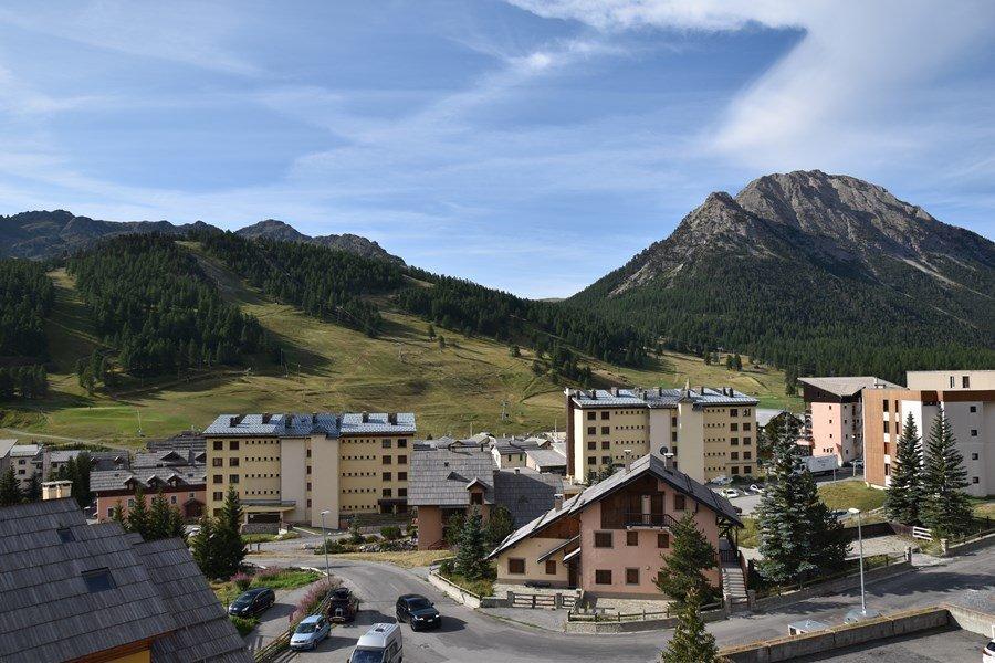 Vakantie in de bergen Appartement 2 kamers 8 personen (B374) - Résidence la Chamoisière - Montgenèvre - Buiten zomer