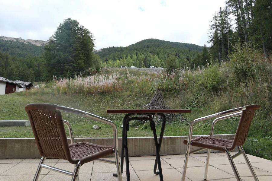 Holiday in mountain resort 2 room apartment 4 people (1008) - Résidence la Combe d'Or - Les Orres - Terrace