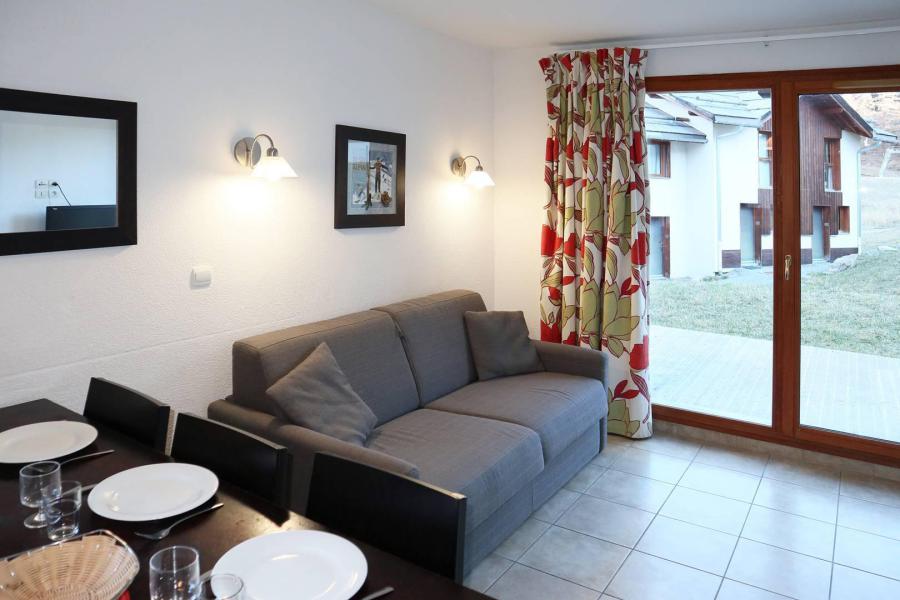 Holiday in mountain resort 3 room duplex apartment 6 people (1004) - Résidence la Combe d'Or - Les Orres - Living room