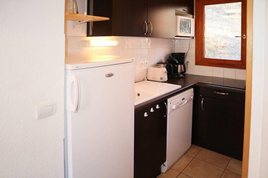 Holiday in mountain resort 3 room duplex apartment 6 people (1006) - Résidence la Combe d'Or - Les Orres - Kitchenette