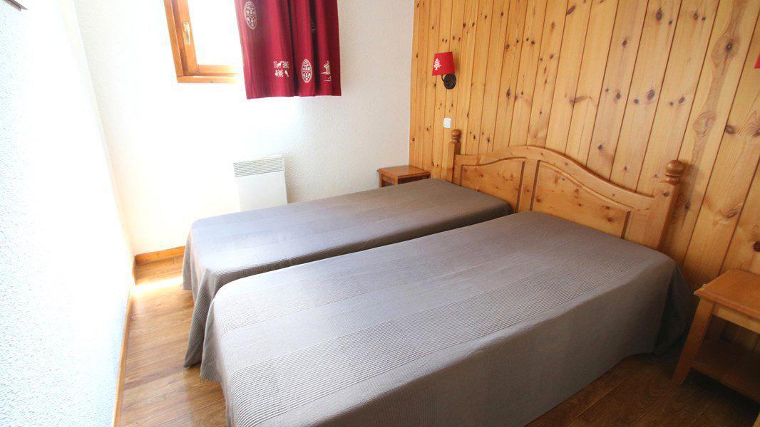 Holiday in mountain resort 3 room apartment 4 people (C12) - Résidence La Dame Blanche - Puy-Saint-Vincent - Bedroom