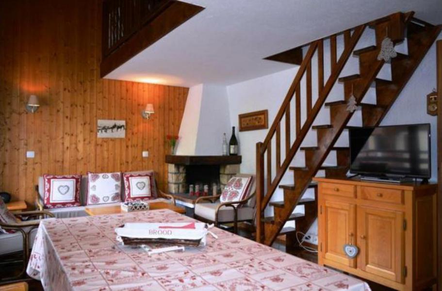 Vacanze in montagna Appartamento 3 stanze per 6 persone (ZUIDERENT - BLOM) - Résidence la Piste Rouge A - Le Grand Bornand - Tavolo