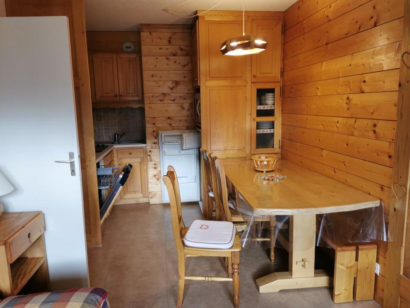 Holiday in mountain resort 2 room apartment 6 people (041) - Résidence la Vanoise - Méribel-Mottaret - Table