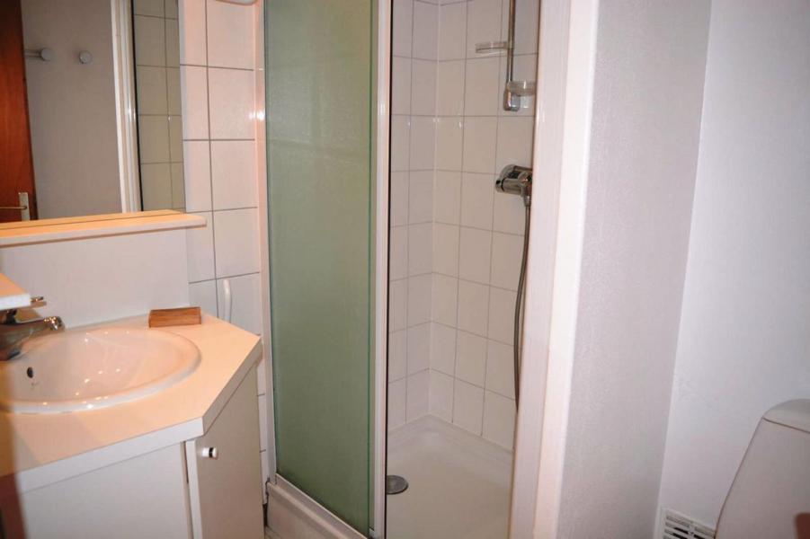 Holiday in mountain resort 2 room apartment 4 people (SSE) - Résidence la Vardase - Le Grand Bornand - Shower room