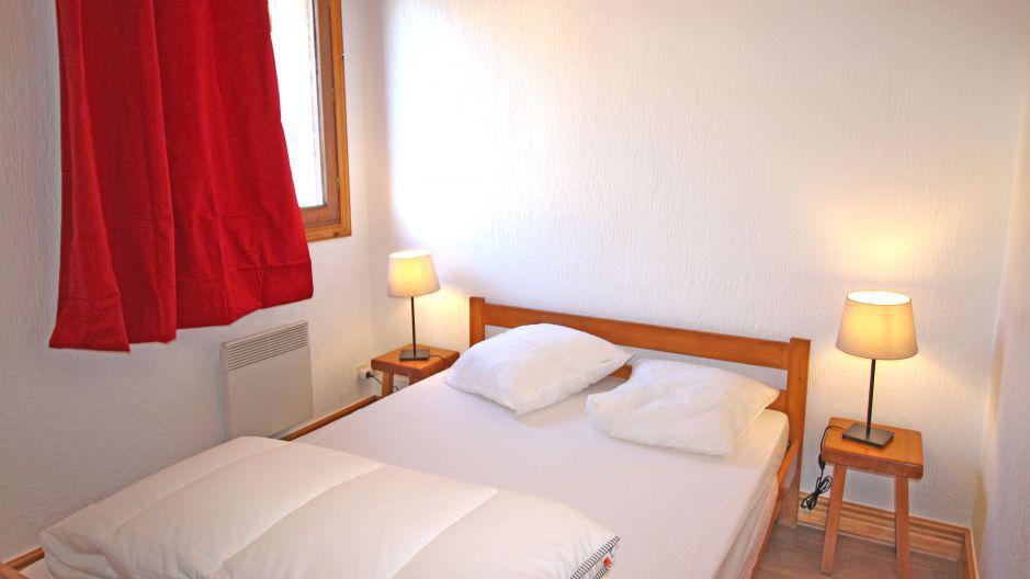 Holiday in mountain resort 3 room apartment 4 people (2) - Résidence la Voute - Saint Martin de Belleville - Bedroom