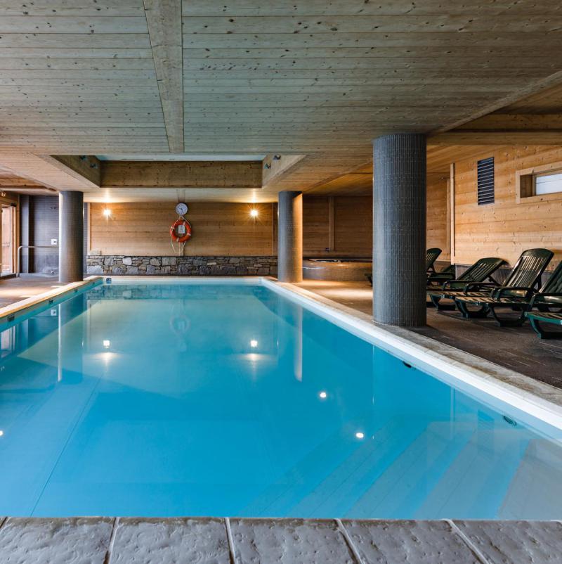 Holiday in mountain resort Résidence Lagrange les Hauts de Comborcière - La Toussuire - Swimming pool