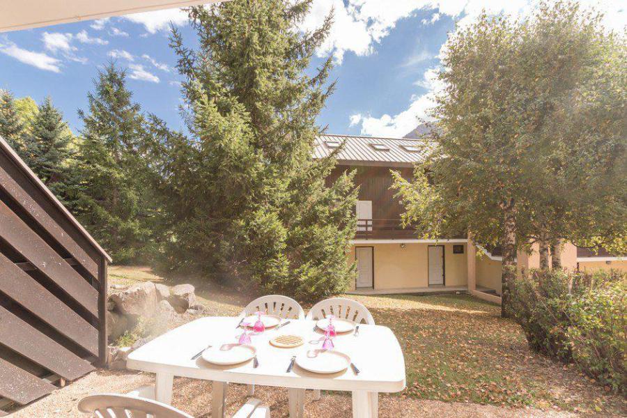 Vakantie in de bergen Studio bergnis 4 personen (B012) - Résidence le Clos des Cavales 2 - Serre Chevalier - Terras