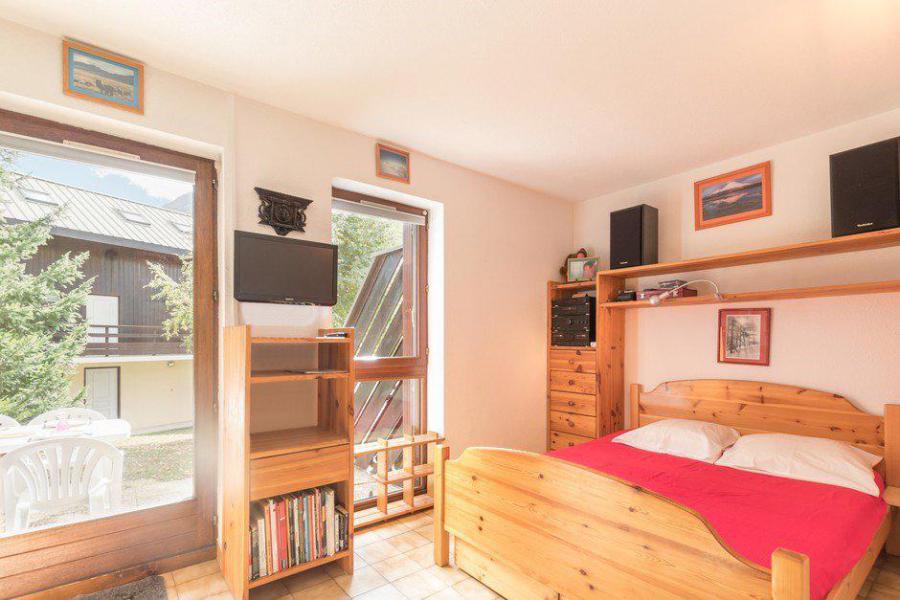 Vakantie in de bergen Studio bergnis 4 personen (B012) - Résidence le Clos des Cavales 2 - Serre Chevalier - Woonkamer