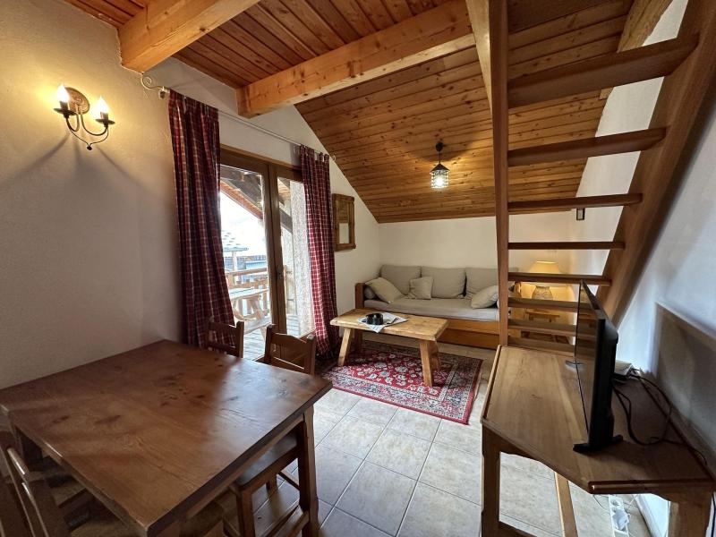 Holiday in mountain resort 2 room mezzanine apartment 4 people (001) - Résidence Le Coup de Sabre - Vars - Living room
