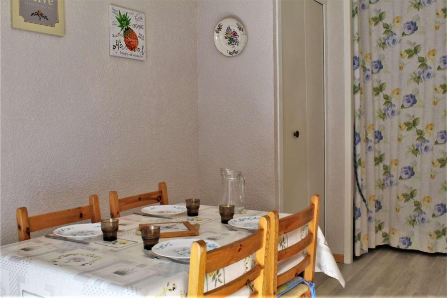 Urlaub in den Bergen Studio Schlafnische 4 Personen (112) - Résidence le Cristal B - Risoul - Wohnzimmer