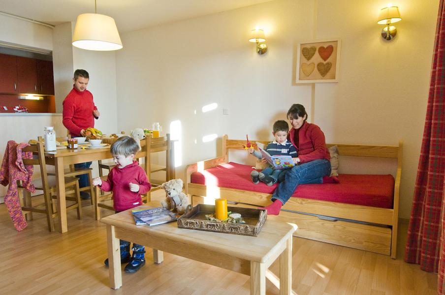 Holiday in mountain resort Résidence le Domaine de Castella - Font Romeu - Living room