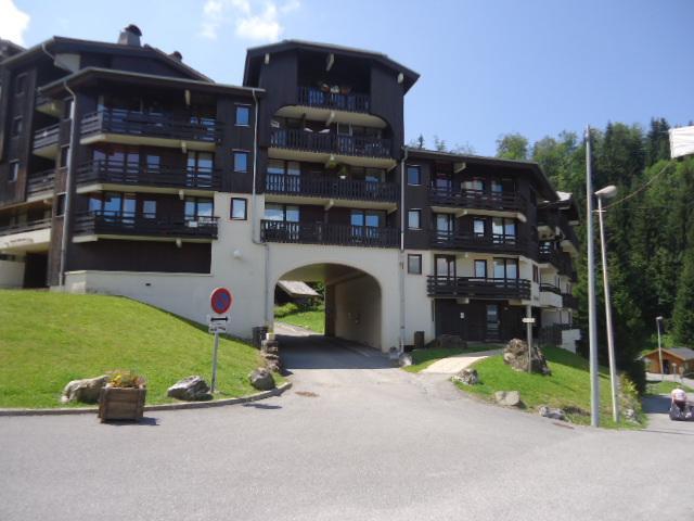 Rent in ski resort Studio sleeping corner 4 people (2104) - Résidence le Grand Horizon - Morillon - Summer outside