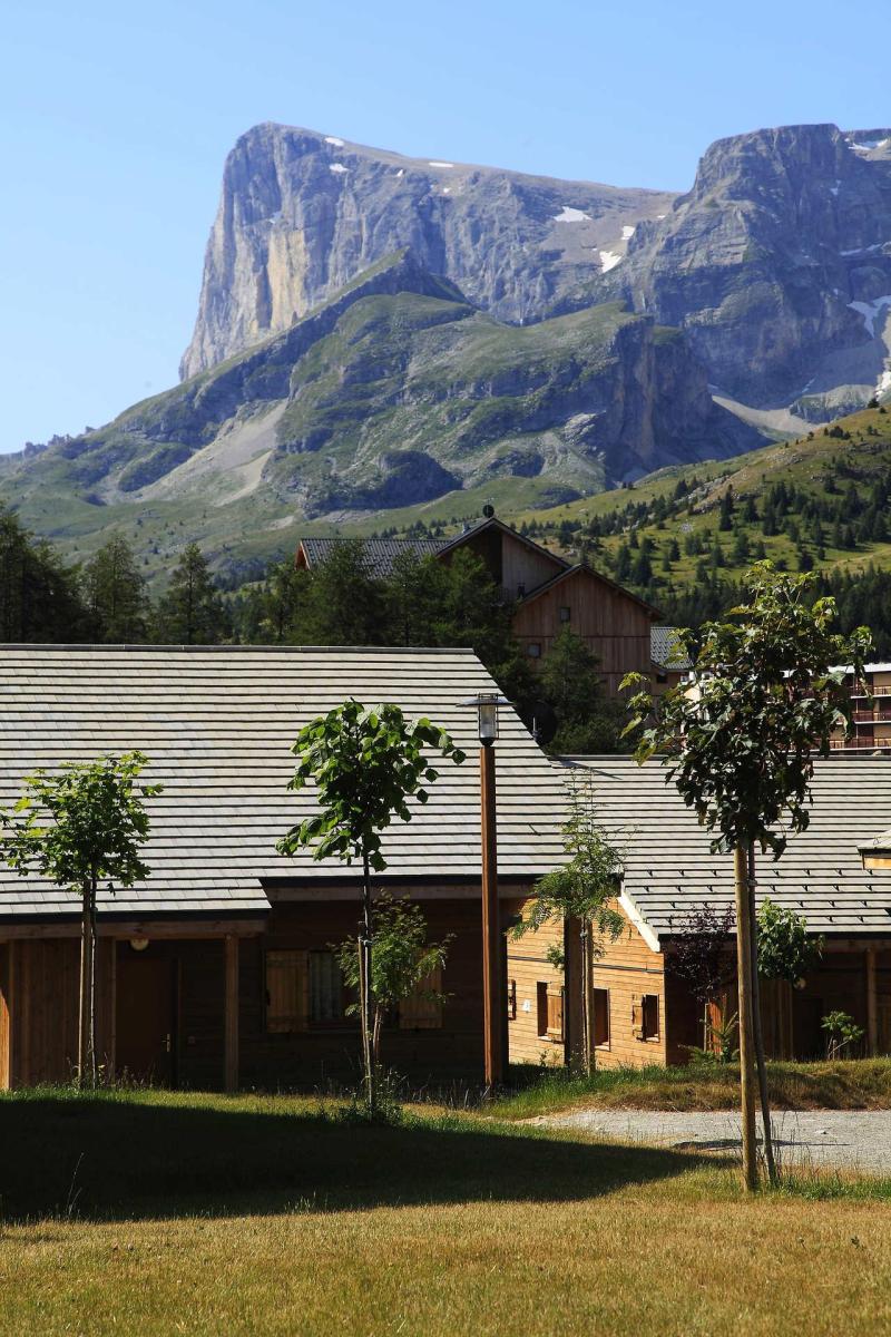 Vacances en montagne Résidence le Hameau du Puy - Superdévoluy - Extérieur été