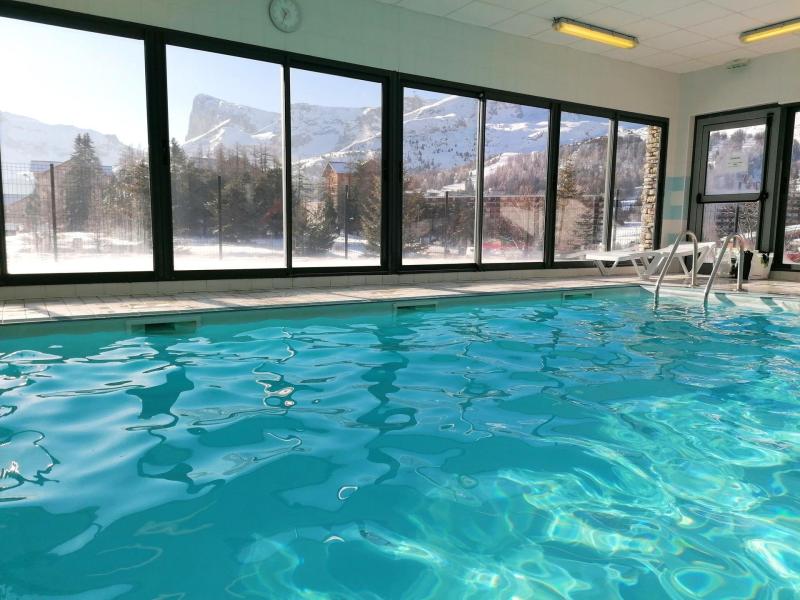 Vacances en montagne Chalet mitoyen 3 pièces 6 personnes (K2) - Résidence le Hameau du Puy - Superdévoluy - Piscine