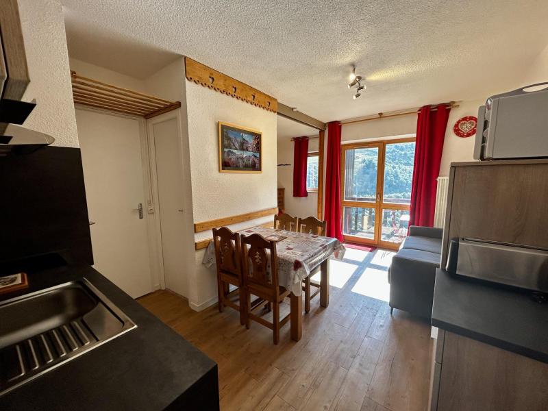 Holiday in mountain resort 2 room apartment 4 people (B76) - Résidence le Jettay - Les Menuires - Living room