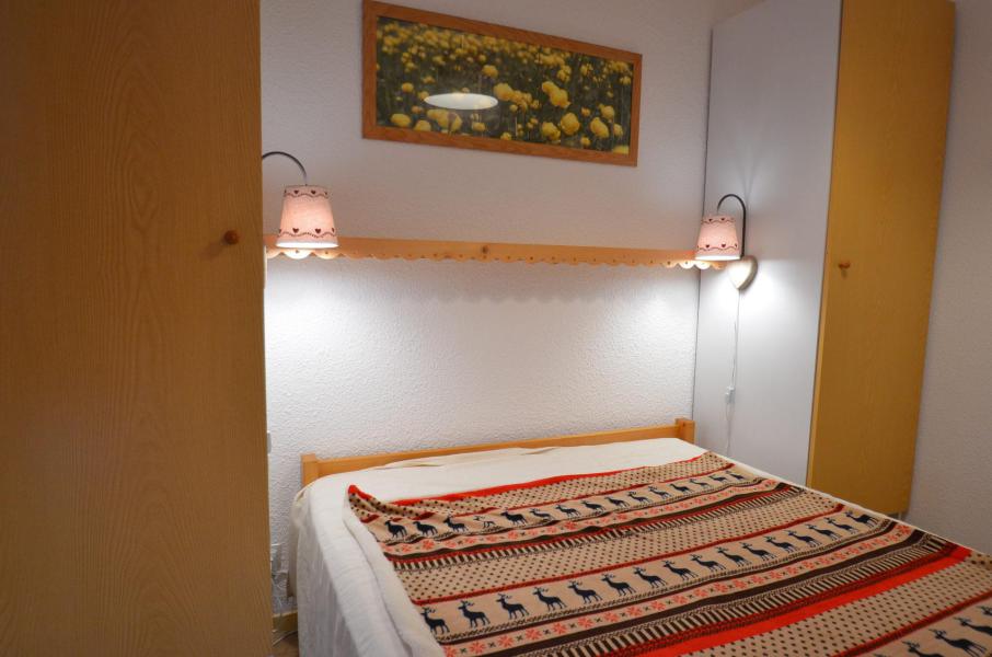 Holiday in mountain resort 2 room apartment sleeping corner 4 people (C113) - Résidence le Jettay - Les Menuires - Bedroom