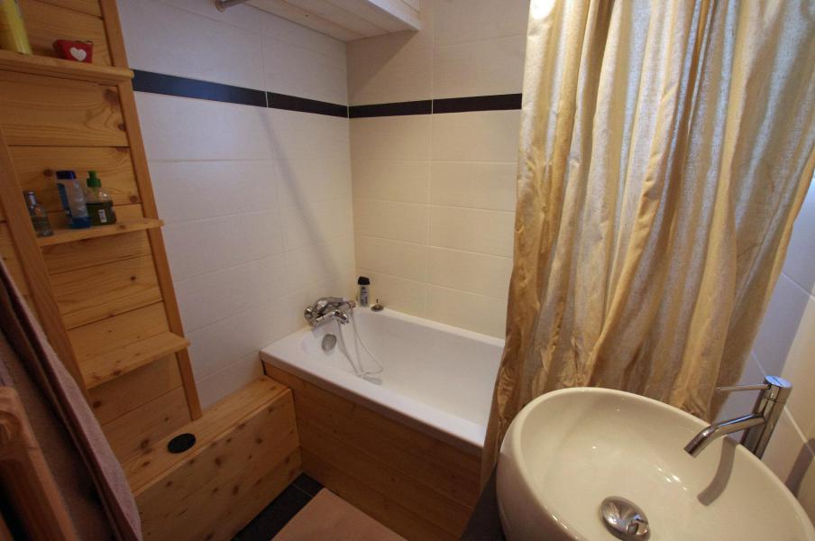 Holiday in mountain resort 2 room apartment 6 people (05CL) - Résidence le Lac - Tignes