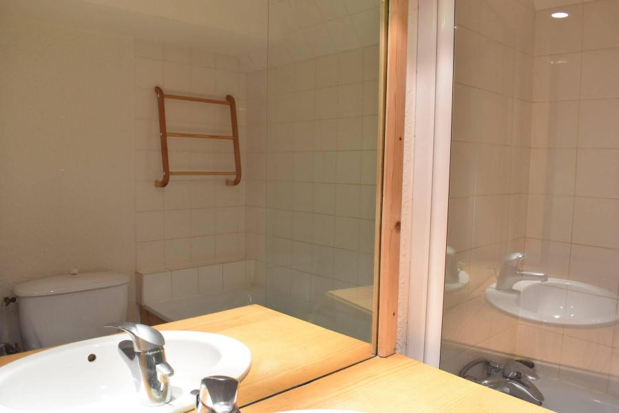 Vacances en montagne Studio mezzanine 4 personnes (A21) - Résidence le Pétaru - Méribel - Salle de douche