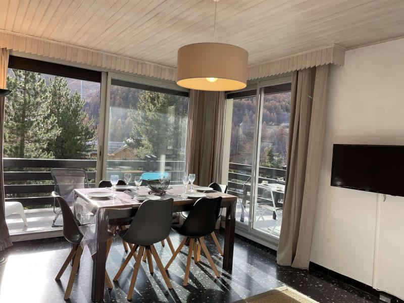 Holiday in mountain resort 3 room apartment 6 people (0210) - Résidence le Pic Blanc - Serre Chevalier - Living room