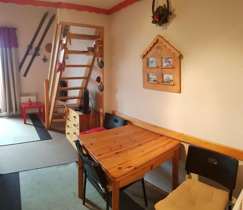 Vacances en montagne Studio mezzanine 4 personnes (B70) - Résidence le Plein-Soleil - La Toussuire - Séjour