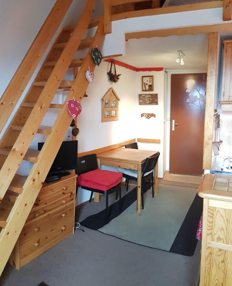 Vacances en montagne Studio mezzanine 4 personnes (B70) - Résidence le Plein-Soleil - La Toussuire - Séjour