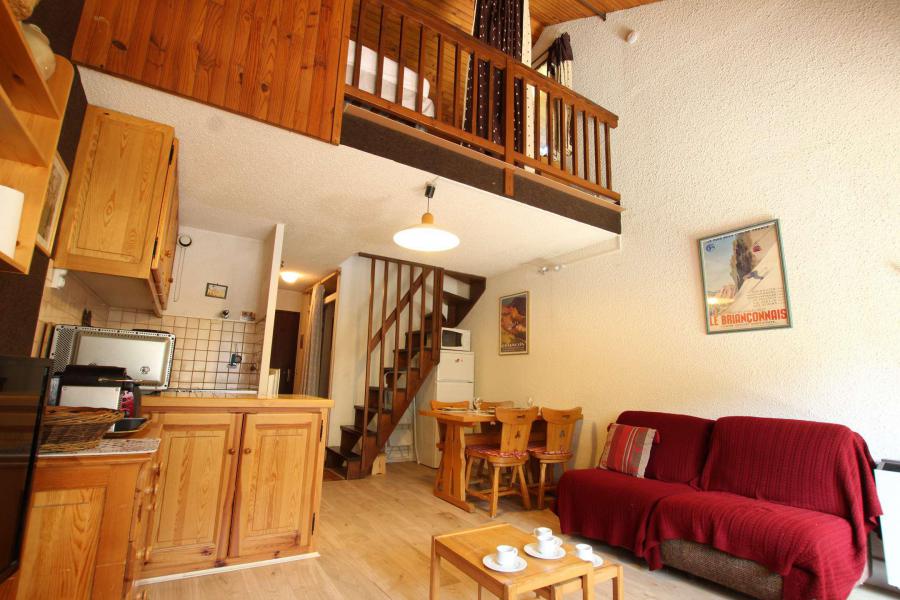 Holiday in mountain resort Studio mezzanine 6 people (B012) - Résidence le Prarial - Serre Chevalier - Living room