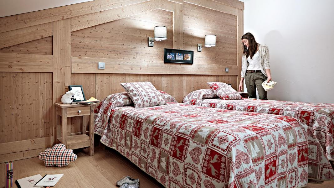 Holiday in mountain resort Résidence le Ruitor - Sainte Foy Tarentaise - Bedroom under mansard