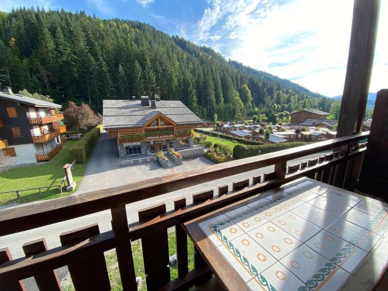 Vacaciones en montaña Estudio cabina mezzanine para 5 personas (D2) - Résidence le Sherpa - Le Grand Bornand - Balcón