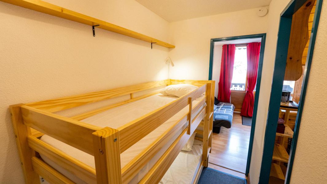 Holiday in mountain resort Studio sleeping corner 4 people (A-44) - Résidence le Thabor - Valfréjus - Bedroom