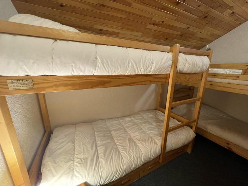 Urlaub in den Bergen 4 Zimmer Maisonettewohnung für 6 Personen (15) - Résidence le Troillet - Méribel - Schlafzimmer