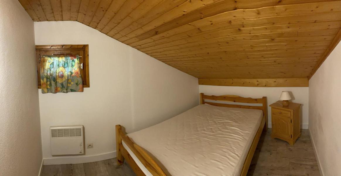 Vacances en montagne Appartement 2 pièces mezzanine 6 personnes (320) - Résidence le Village 3 - Les Saisies - Chambre mansardée