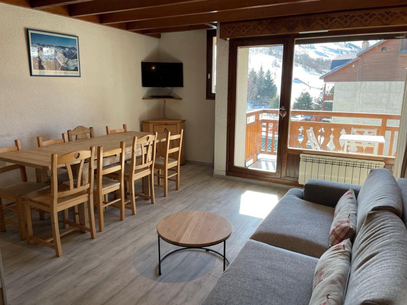Holiday in mountain resort 3 room duplex apartment 8 people (403) - Résidence les Alberges C - Les 2 Alpes - Living room