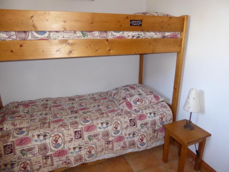 Urlaub in den Bergen 3-Zimmer-Appartment für 6 Personen (11) - Résidence les Alpages de Pralognan E - Pralognan-la-Vanoise - Schlafzimmer