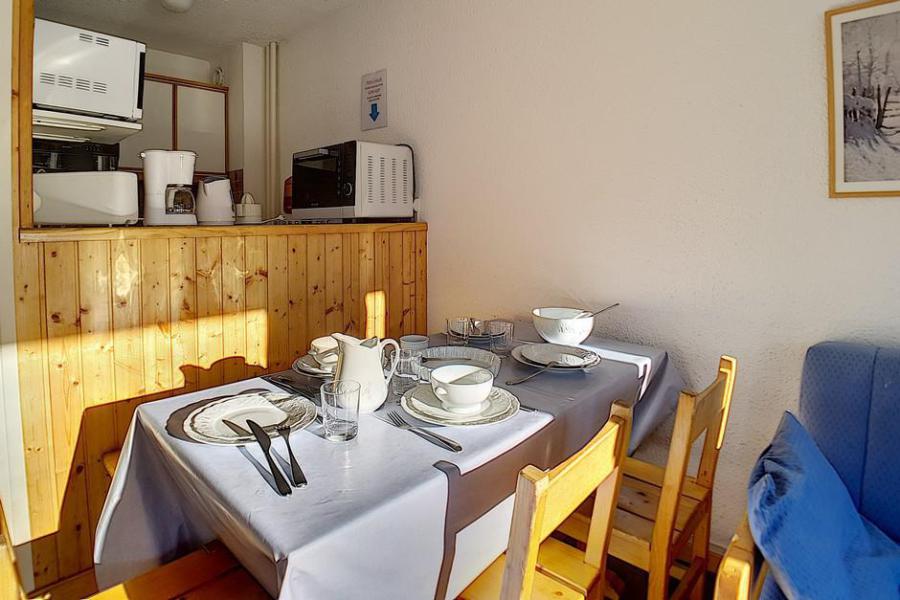 Urlaub in den Bergen 2-Zimmer-Appartment für 6 Personen (115) - Résidence les Aravis - Les Menuires - Wohnzimmer