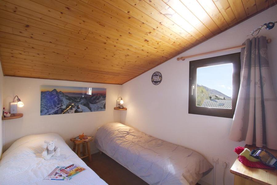 Holiday in mountain resort 1 room 2 cabins apartment 4 people (ARG2) - Résidence les Arias - Les 2 Alpes - Bedroom