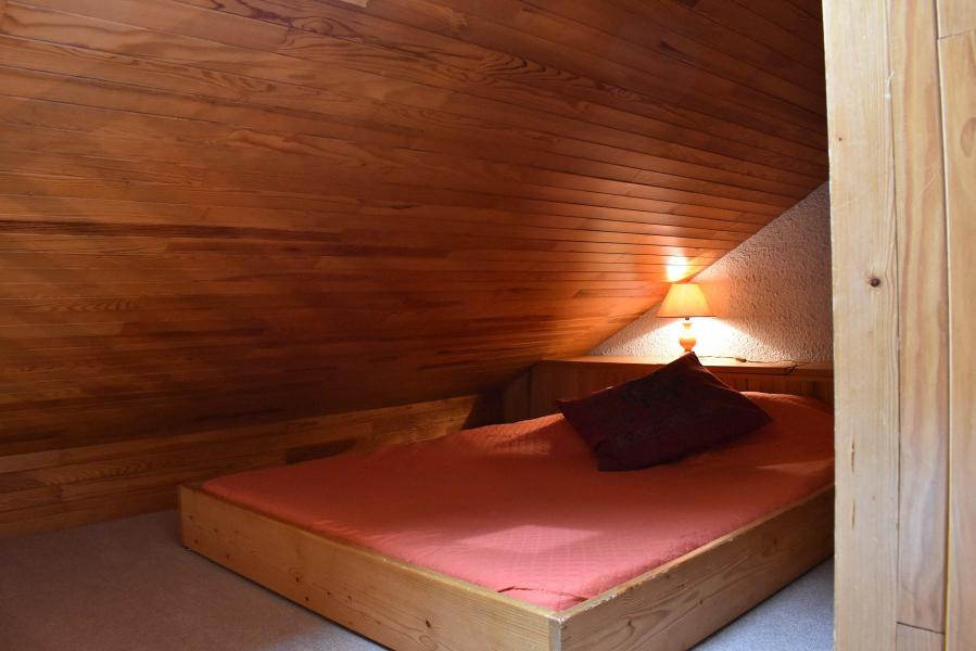 Holiday in mountain resort Studio mezzanine 5 people (32) - Résidence les Brimbelles - Méribel - Underoof cabin