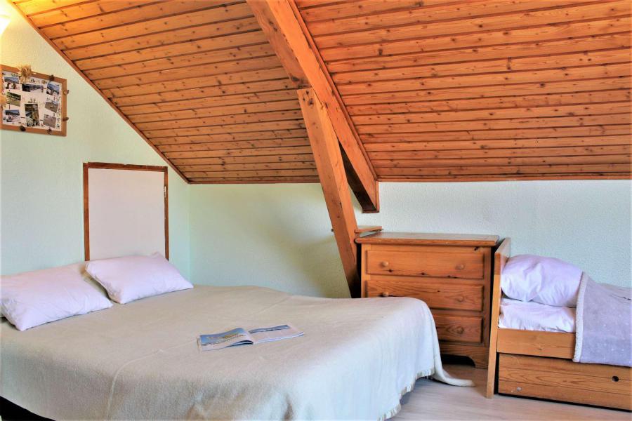 Vacances en montagne Appartement 2 pièces 4 personnes (66II) - Résidence les Chabrières II - Risoul - Cabine mansardée