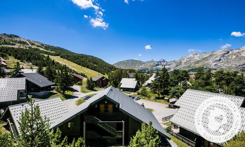 Soggiorno sugli sci Résidence les Chalets D'aurouze - Maeva Home - La Joue du Loup - Esteriore estate