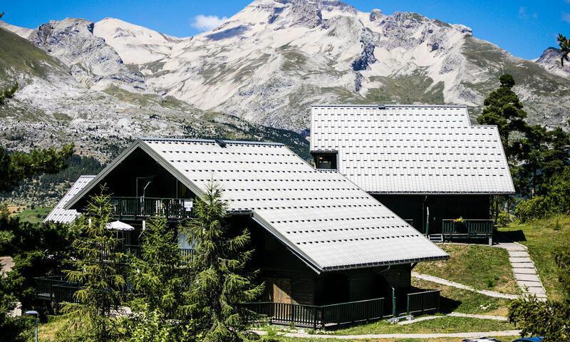 Ski verhuur Résidence les Chalets D'aurouze - Maeva Home - La Joue du Loup - Buiten zomer