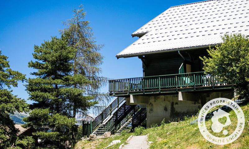 Ski verhuur Résidence les Chalets D'aurouze - Maeva Home - La Joue du Loup - Buiten zomer