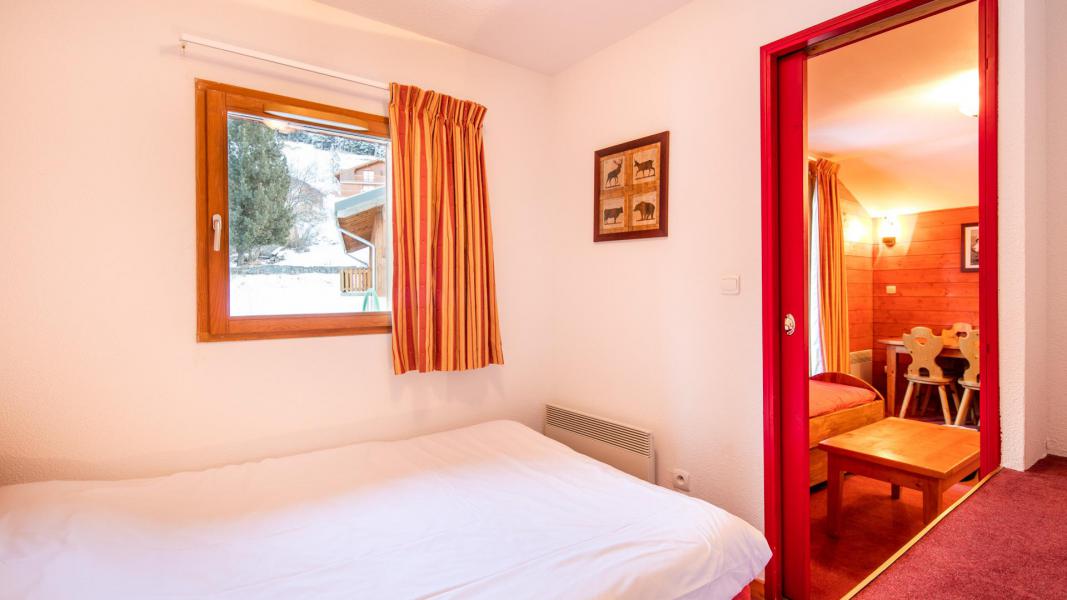 Holiday in mountain resort Résidence les Chalets de la Ramoure - Valfréjus - Bedroom