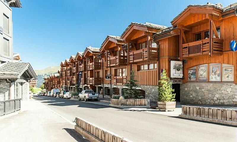 Аренда на лыжном курорте Résidence les Chalets du Forum - MH - Courchevel - летом под открытым небом