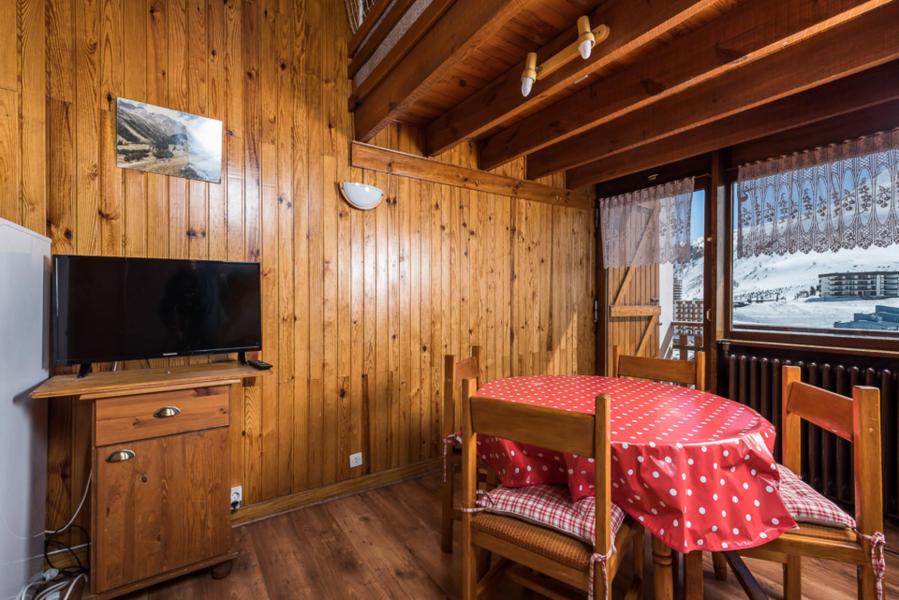 Holiday in mountain resort Studio mezzanine 4 people (405) - Résidence Les Chaudes Almes - Tignes - Living room