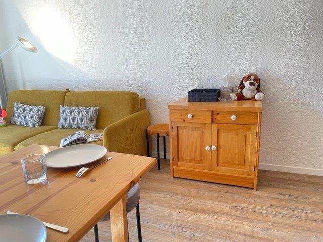 Vakantie in de bergen Studio cabine 4 personen (112A2) - Résidence les Clarines A2 - Risoul - Woonkamer