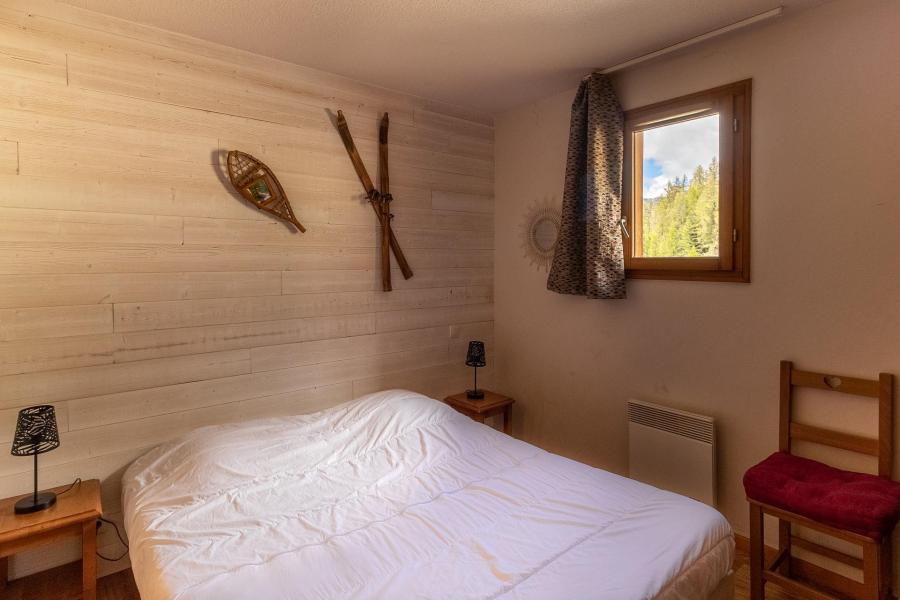 Urlaub in den Bergen 3-Zimmer-Appartment für 6 Personen (102) - Résidence les Colchiques - Les Orres - Schlafzimmer