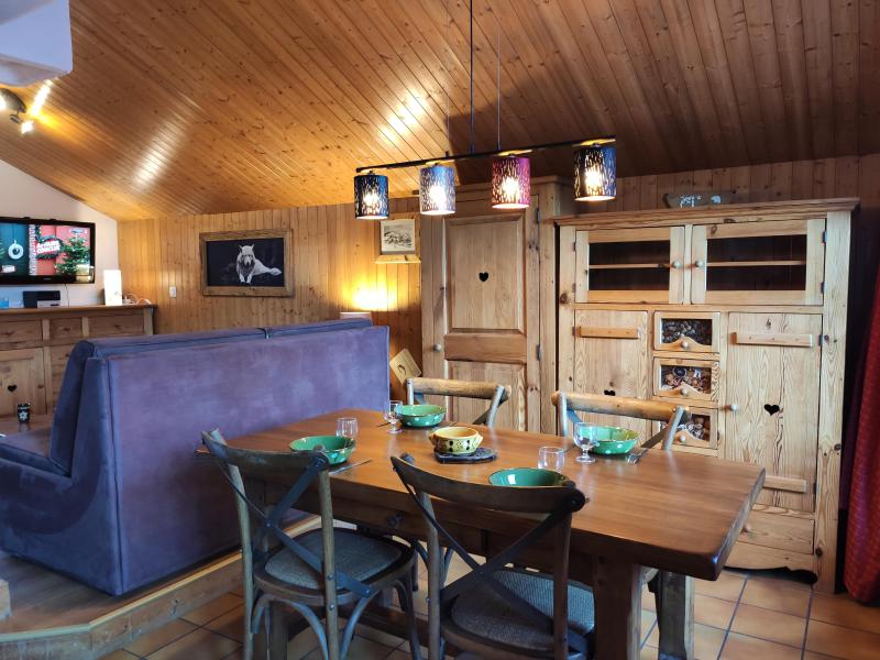 Holiday in mountain resort Studio mezzanine 4 people - Résidence les Edelweiss - Champagny-en-Vanoise - Table