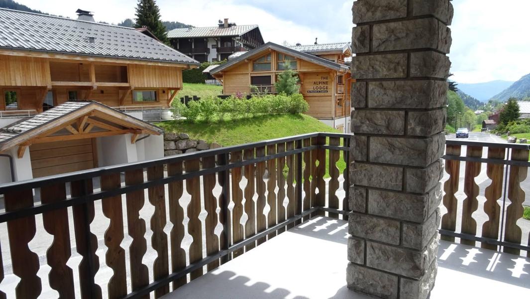 Rent in ski resort 3 room apartment 6 people (135) - Résidence les Mélèzes - Les Gets - Summer outside