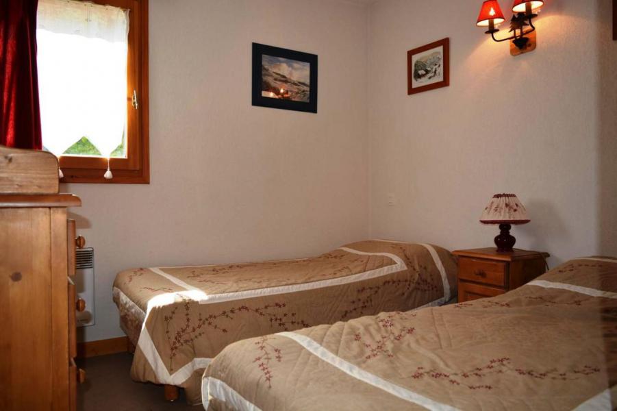 Urlaub in den Bergen 3-Zimmer-Appartment für 6 Personen (B8) - Résidence les Pistes du Soleil B - Le Grand Bornand - Schlafzimmer