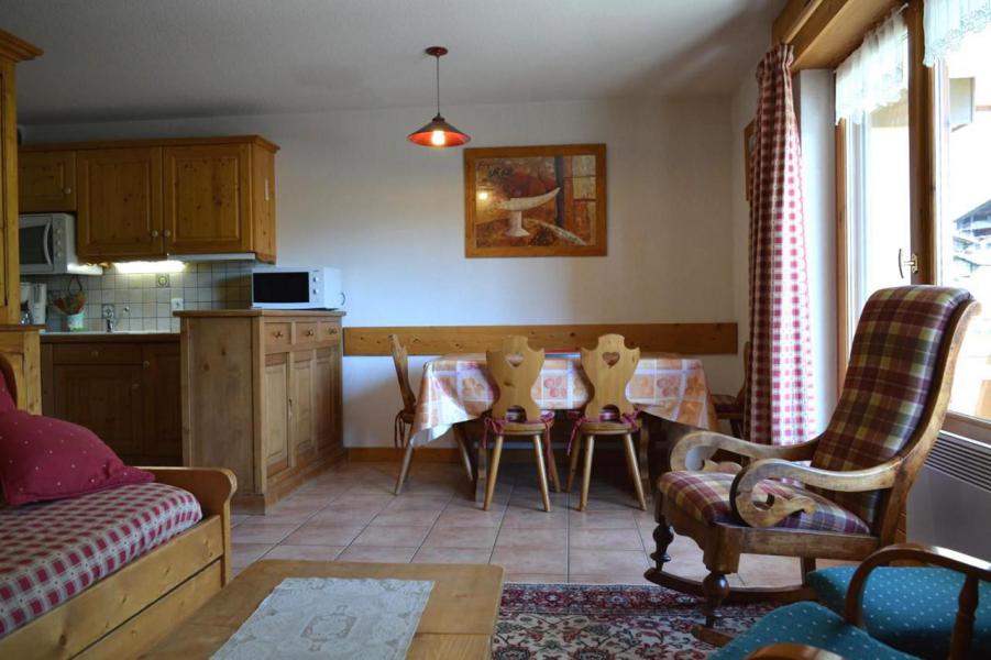 Urlaub in den Bergen 3-Zimmer-Appartment für 6 Personen (B8) - Résidence les Pistes du Soleil B - Le Grand Bornand - Wohnzimmer